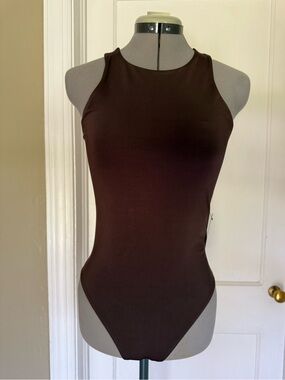 Express Sleeveless High-Neck Bodysuit - Chocolate Brown
